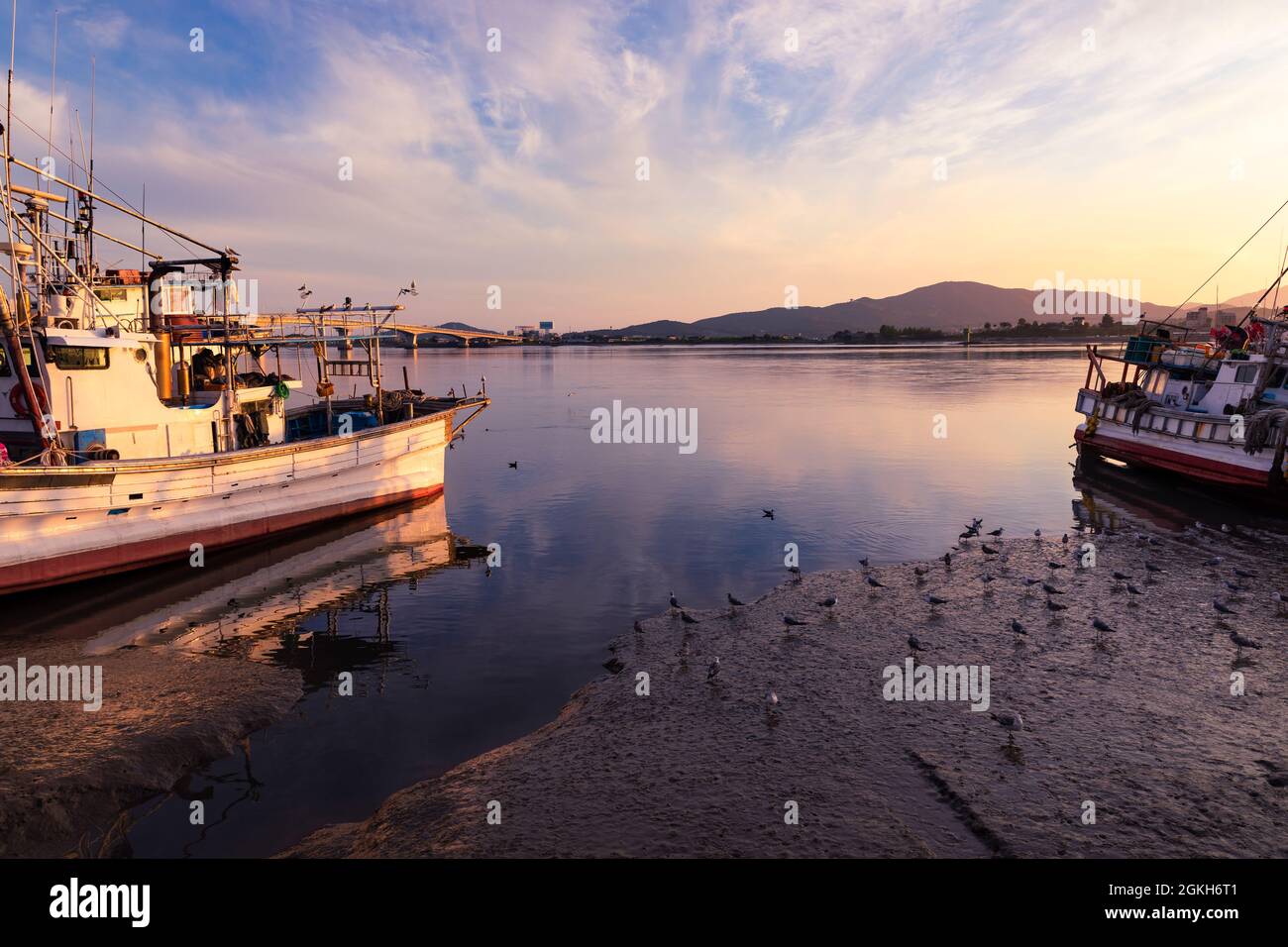 Beautiful sunset and tide sea harbor landscape. Daemyeonghang, Gimpo-si, Gyeonggi-do, South Korea. Stock Photo