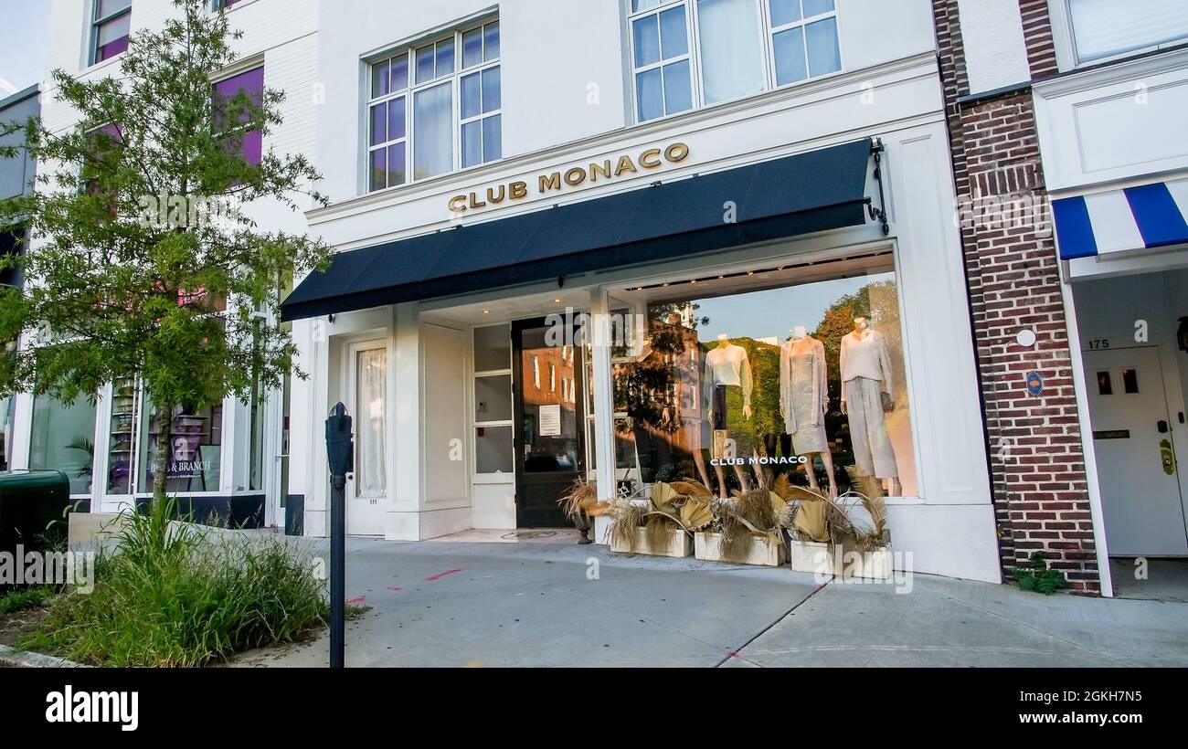 GREENWICH, CT, USA - SEPTEMBER 11, 2021: Club Monaco storefront at  Greenwich Avenue Stock Photo - Alamy