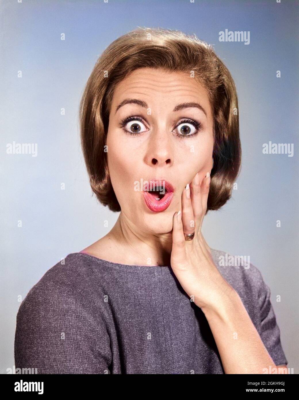 Looking startled hires stock photography and images Alamy