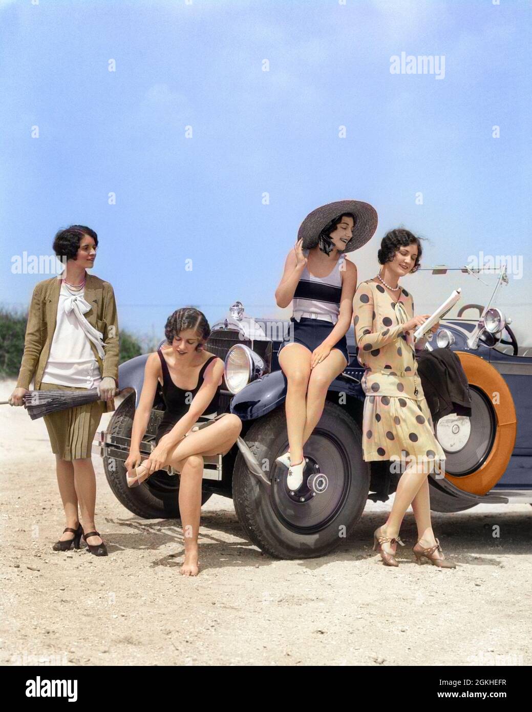 1920s GROUP OF FOUR WOMEN IN CASUAL SEASHORE CLOTHES GATHERED AROUND CONVERTIBLE CAR TWO IN DRESSES & TWO IN BATHING SUITS - m2799c HAR001 HARS FRIEND YOUNG ADULT SWIMSUIT WEALTHY RICH LIFESTYLE FEMALES PORTRAITS HEALTHINESS LUXURY COPY SPACE FRIENDSHIP FULL-LENGTH LADIES PERSONS AUTOMOBILE SUNNY SIBLINGS SISTERS TRANSPORTATION CONVERTIBLES SHORE HAPPINESS CONVERTIBLE TOP LEISURE STYLES CHEESECAKE AUTOS RECREATION AUTOMOTIVE BEACHES MOTORING SIBLING UPSCALE STRAW HAT WHITE SAND AFFLUENT AUTOMOBILES FRIENDLY SANDY STYLISH BATHING SUIT MOTORIST DAYLIGHT FASHIONS OUTING PACKARD SEASHORE Stock Photo