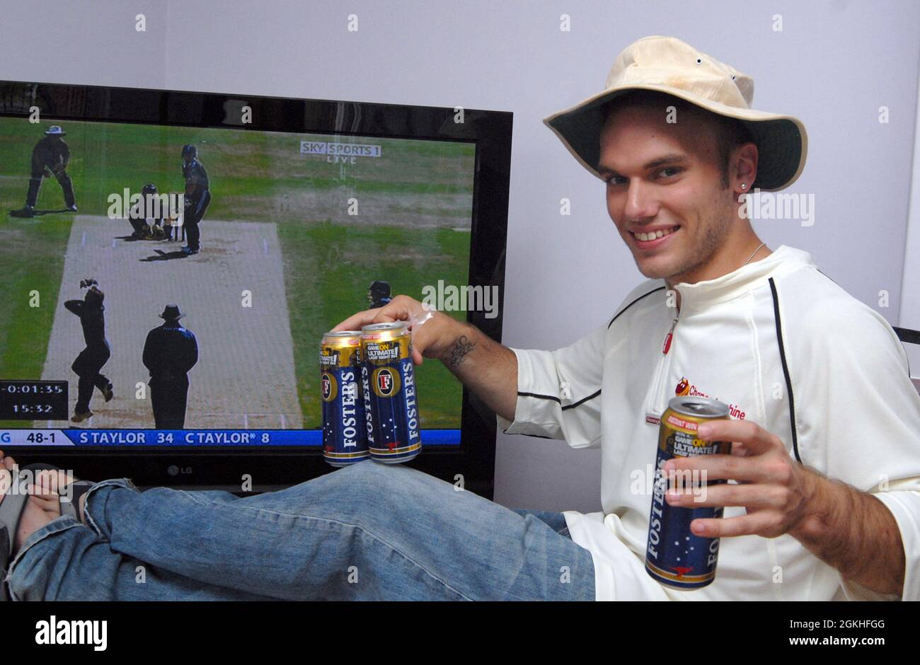 CRICKET FANATIC HARRY WISEMAN FROM PORTSMOUTH WHO HAS GIVEN UP HIS JOB TO WATCH THE ASHES. PIC MIKE WALKER, 2009 Stock Photo