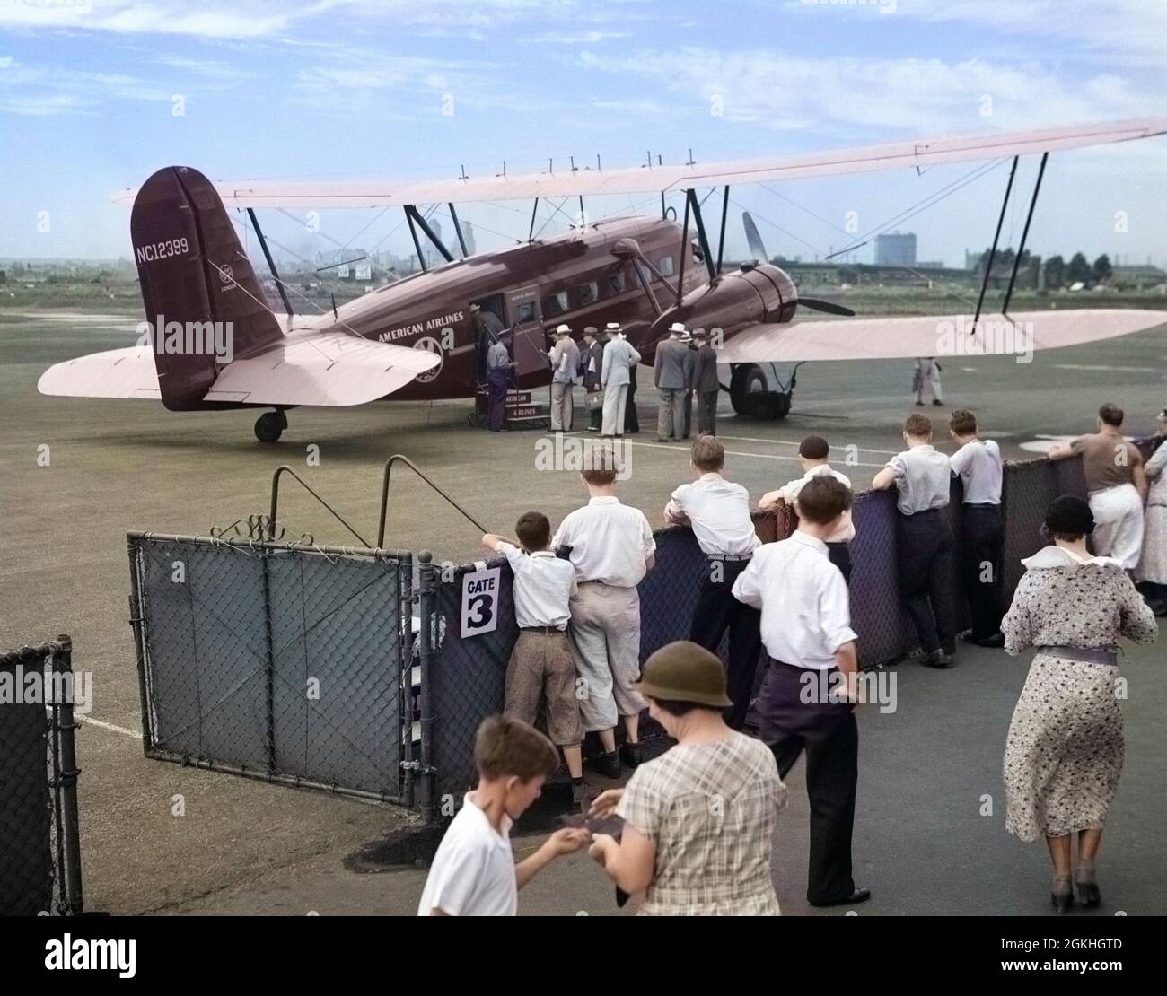 1930s PASSENGERS BOARDING AMERICAN AIRLINES CONDOR BIPLANE AIRPLANE FOR COMMERCIAL FLIGHT FROM NEWARK NEW JERSEY USA AIRPORT - q74752c CPC001 HARS NORTH AMERICAN PRETEEN BOY URBAN CENTER ADVENTURE CUSTOMER SERVICE EXCITEMENT NORTHEAST AIRLINES AVIATION NJ OCCUPATIONS MID-ATLANTIC REGION EAST COAST NEWARK MOBILITY NEW JERSEY CONDOR COMMERCIAL AVIATION CURTIS T-32 CONDOR LOADING GATE PRE-TEEN PRE-TEEN BOY 1934 BIPLANE CAUCASIAN ETHNICITY OLD FASHIONED Stock Photo