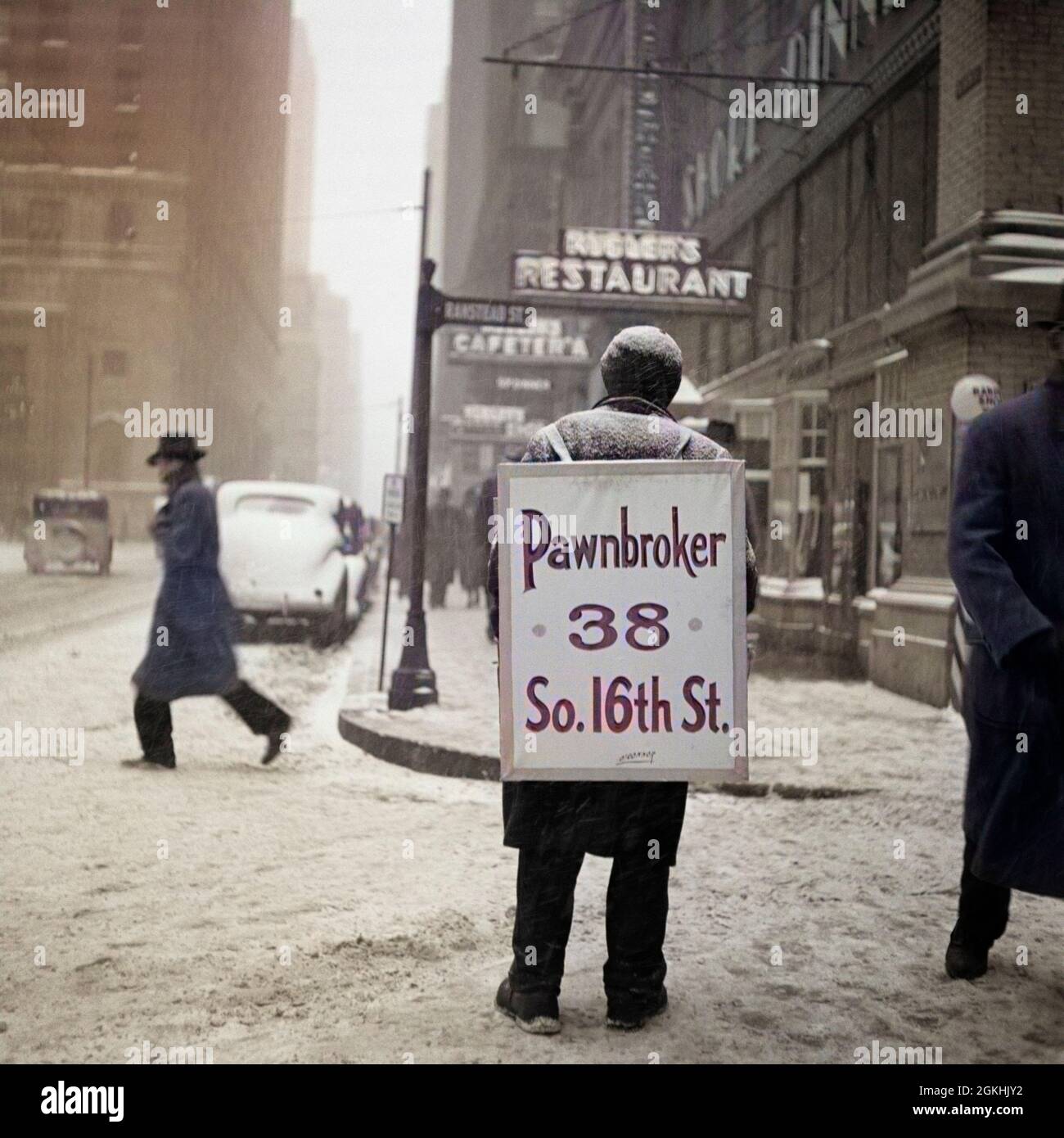 1930s WINTER STREET SCENE OF MAN WEARING PAWNBROKER SANDWICH BOARD - t238c HAR001 HARS OLD TIME FROZEN NOSTALGIA MEDIA OLD FASHION 1 SQUARE COMMUNICATION COOL INFORMATION BILLBOARD JOBS COPY SPACE FULL-LENGTH PERSONS MALES RISK CORNER AMERICANA MAIN PAWNBROKER WINTERTIME DOWNTOWN SKILL MARKETING OCCUPATION SKILLS EXTERIOR EMPLOYMENT OCCUPATIONS STREET CORNER BUSINESS MAN BUSINESS MEN BUSINESS PEOPLE SANDWICH BOARD SMALL BUSINESS BUSINESSPEOPLE DAYTIME FRIGID ADVERTISER ADVERTISE ICY BAD WEATHER DAYLIGHT FOUL WEATHER MERCHANDISE MID-ADULT MID-ADULT MAN PHILLY SEASON SOLUTIONS HAR001 MAIN STREET Stock Photo