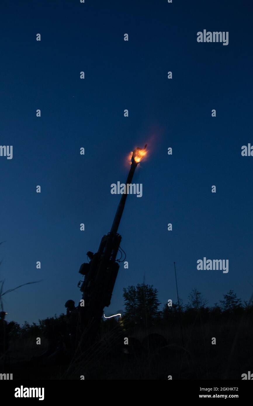 Soldiers with the 1st Battalion, 160th Field Artillery Regiment, 45th Infantry Brigade Combat Team, conduct night-fire operations with 155mm howitzers at Fort Chaffee, Arkansas, April 24, 2021. Stock Photo