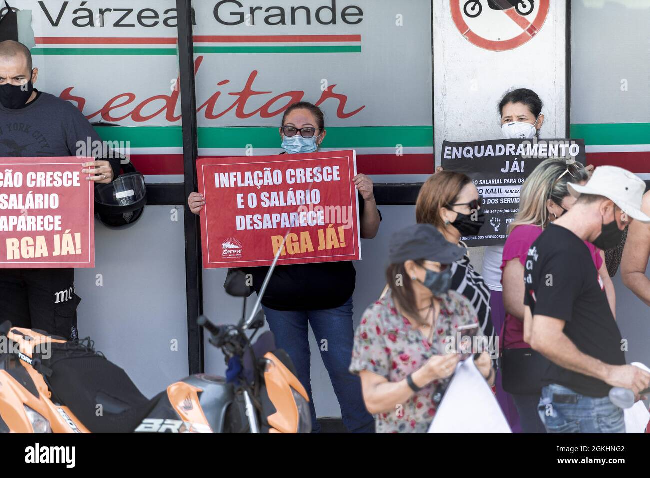 Cuiaba Mt 14 09 21 Servers Act In Cuiaba The Municipal Servants Went To The Streets Of Varzea Grande This Tuesday Morning 09 14 To Demand From Mayor Kalil Baracat Mdb The Payment