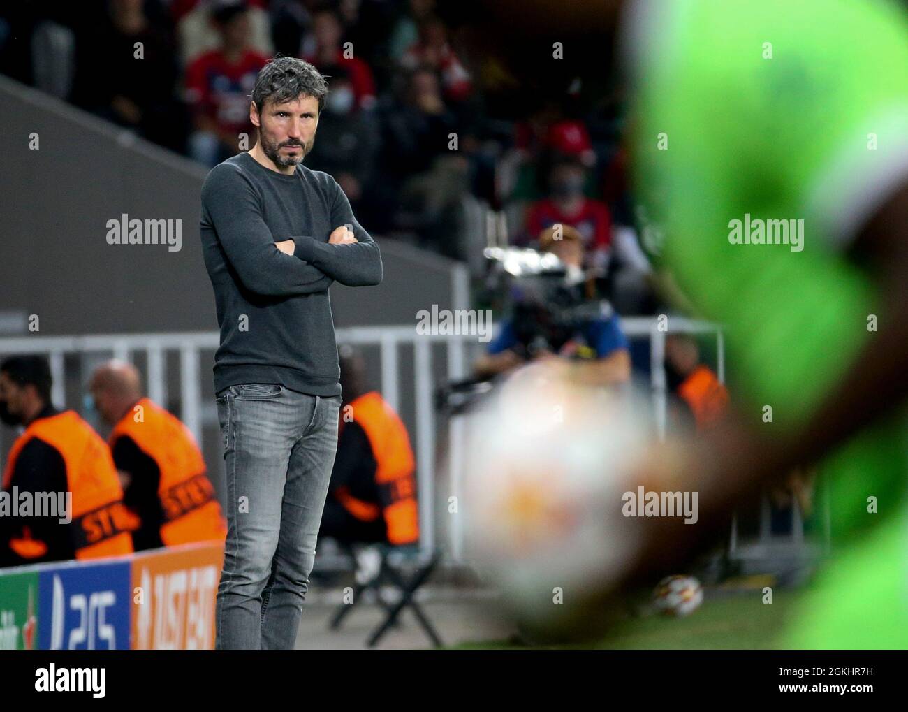 Report: Mark van Bommel leading candidate for Wolfsburg job should Oliver  Glasner leave - Bavarian Football Works
