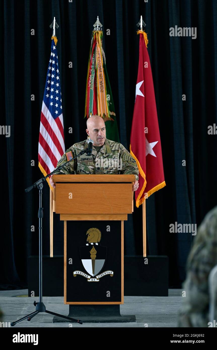 Lieutenant Colonel Patrick Toohey, commander, 4th Battalion, 1st Special Warfare Training Group (Airborne) speaks during a graduation ceremony at Fort Bragg, North Carolina April 29, 2021. The ceremony marked the completion of the Special Forces Qualification Course where Soldiers earned the honor of wearing the green beret, the official headgear of Special Forces. Stock Photo