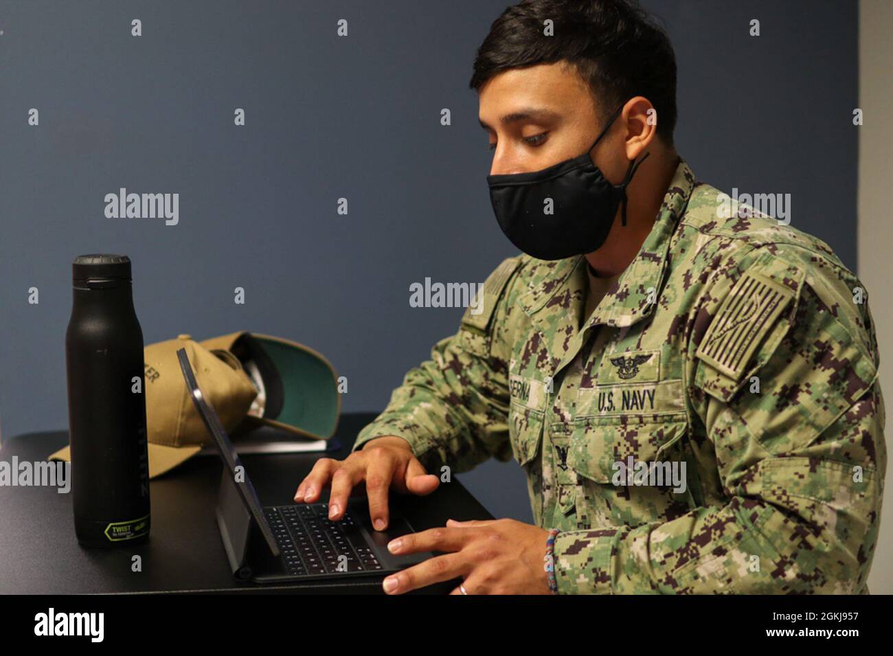 U.S. Navy Petty Officer 3rd Class Kevin Serna, an aviation electronic technician from Houston, Texas, assigned to the USS Boxer (LHD 4) signs a Tulsa community member into the Community Vaccination Center (CVC) at the Tulsa Community College Northeast Campus in Tulsa, Oklahoma, May 1, 2021. Sailors tasked to the Tulsa CVC came from the USS Boxer (LHD 4), the USS Comstock (LSD-45), the USS Harpers Ferry (LSD-49), and Naval Medicine and Readiness Training Command San Diego. U.S. Northern Command, through U.S. Army North, remains committed to providing continued, flexible Department of Defense su Stock Photo