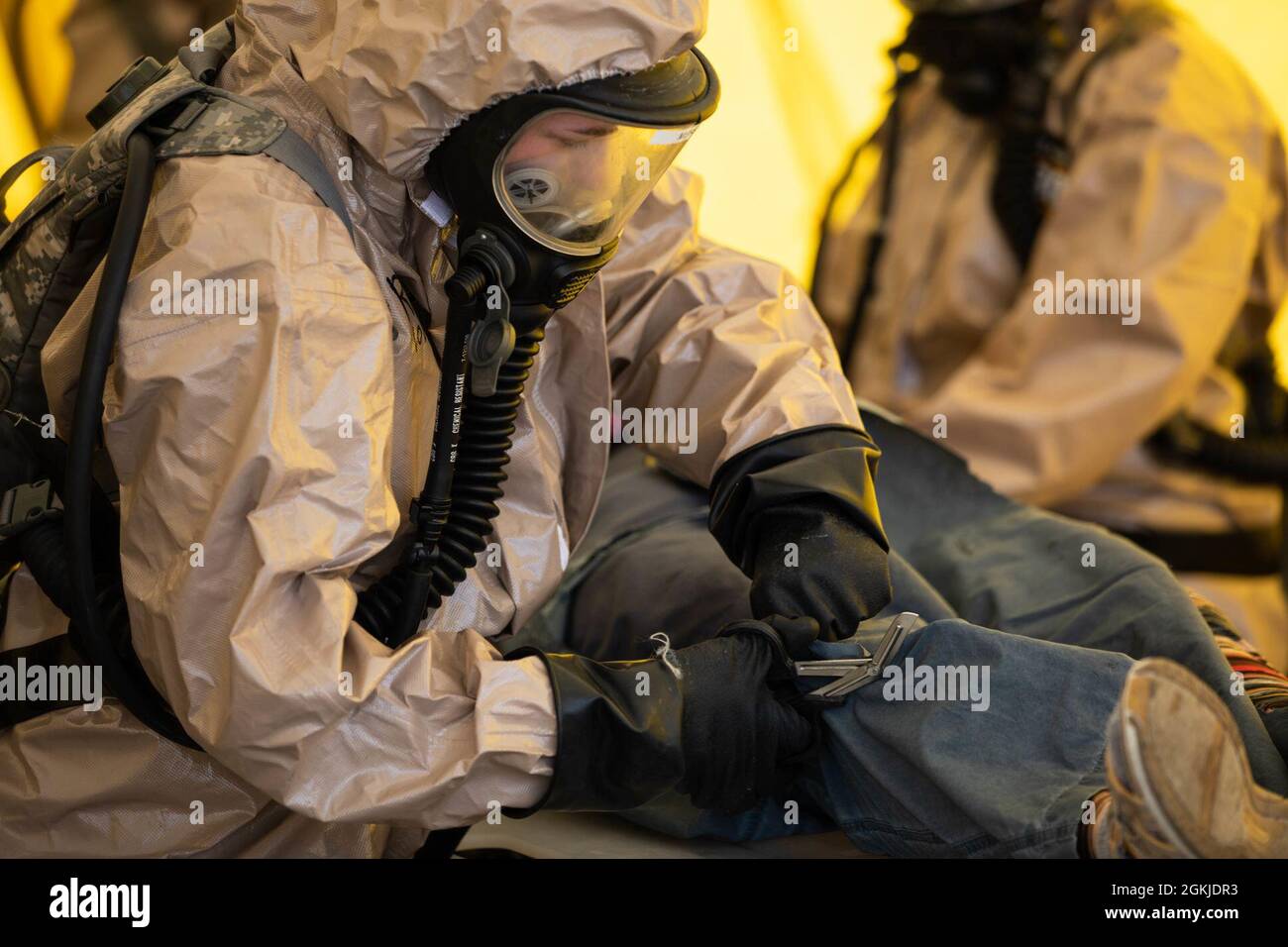 https://c8.alamy.com/comp/2GKJDR3/soldiers-in-the-wisconsin-national-guards-chemical-biological-radiological-nuclear-cbrn-enhanced-response-force-package-remove-contaminated-clothing-from-a-wounded-civilian-during-a-training-exercise-simulating-an-explosion-at-the-mall-of-america-in-minneapolis-may-1-at-volk-field-wis-the-joint-unit-includes-soldiers-from-the-wisconsin-army-national-guards-273rd-engineer-company-in-medford-the-457th-chemical-company-in-hartford-and-burlington-and-a-command-and-control-element-from-the-641st-troop-command-battalion-headquarters-in-madison-as-well-as-airmen-from-the-madison-based-115th-2GKJDR3.jpg