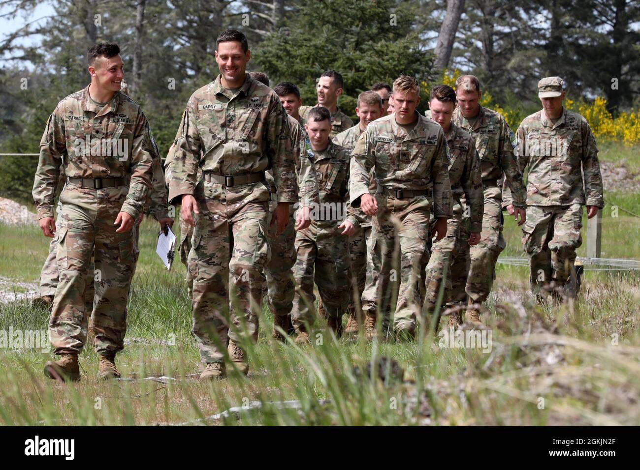 U.S. Army National Guard Soldiers move towards the starting line of an ...