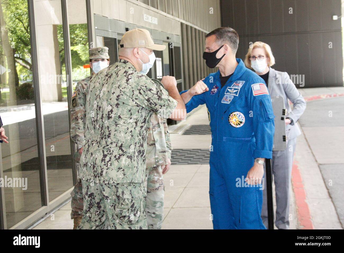 Walter Reed National Military Medical Center Senior Enlisted Leader Navy Command Master Chief Randy Swanson welcomes NASA astronaut Army Col. Andrew Morgan back to WRNMMC May 6, where Morgan did some of his medical training while a student at the Uniformed Services University of the Health Sciences Stock Photo