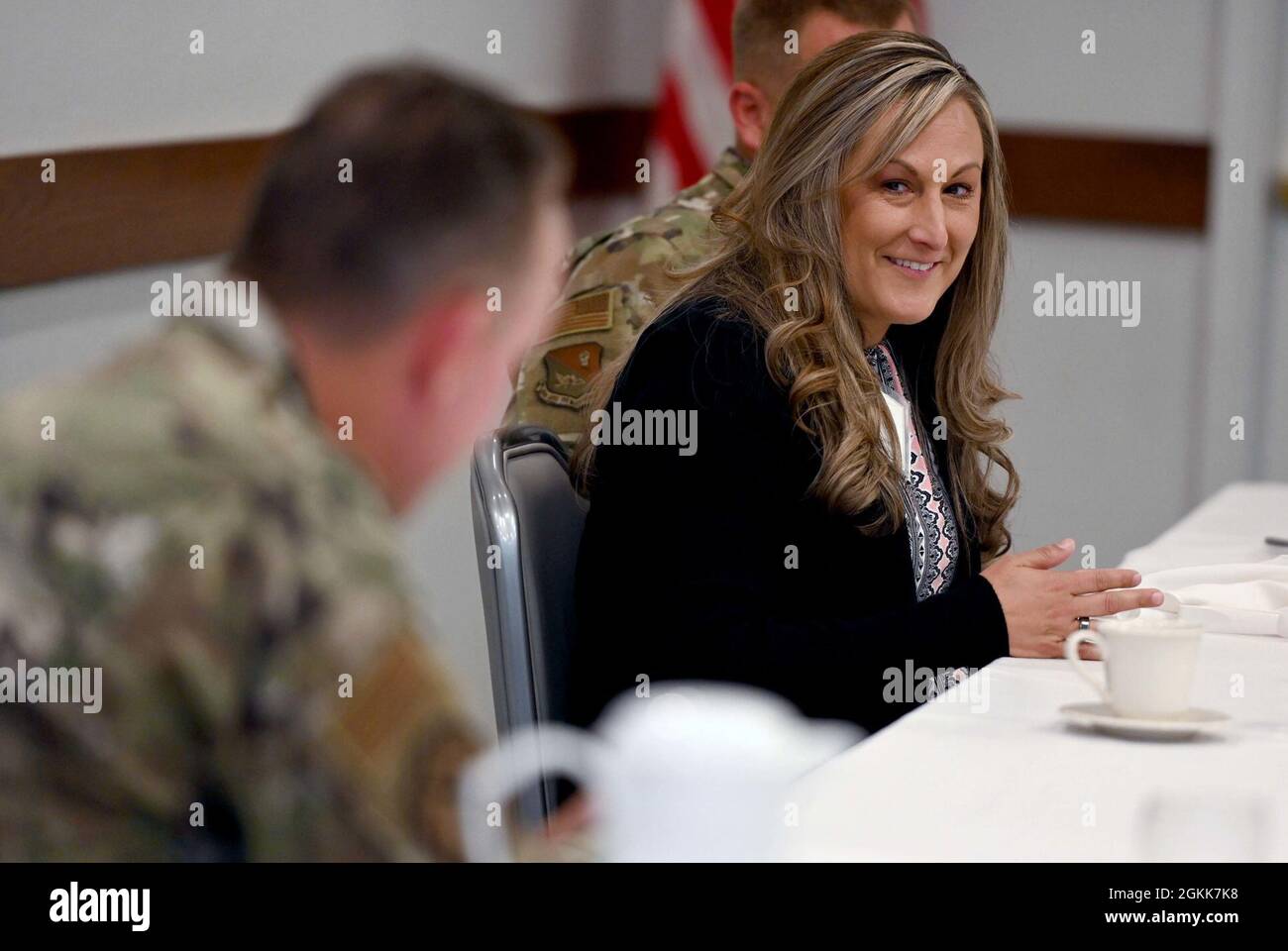Janice Jones, 27th Special Operations Wing Director of Integrated Resilience, speaks with CMSgt. Cory Olson, command chief of Air Force Special Operations Command, during the Outstanding Airman of the Year Medallion Breakfast at Hurlburt Field, Florida, May 13, 2021. AFSOC formally recognized 2020’s OAY award winners with a base tour, the medallion breakfast and a formal banquet. Stock Photo