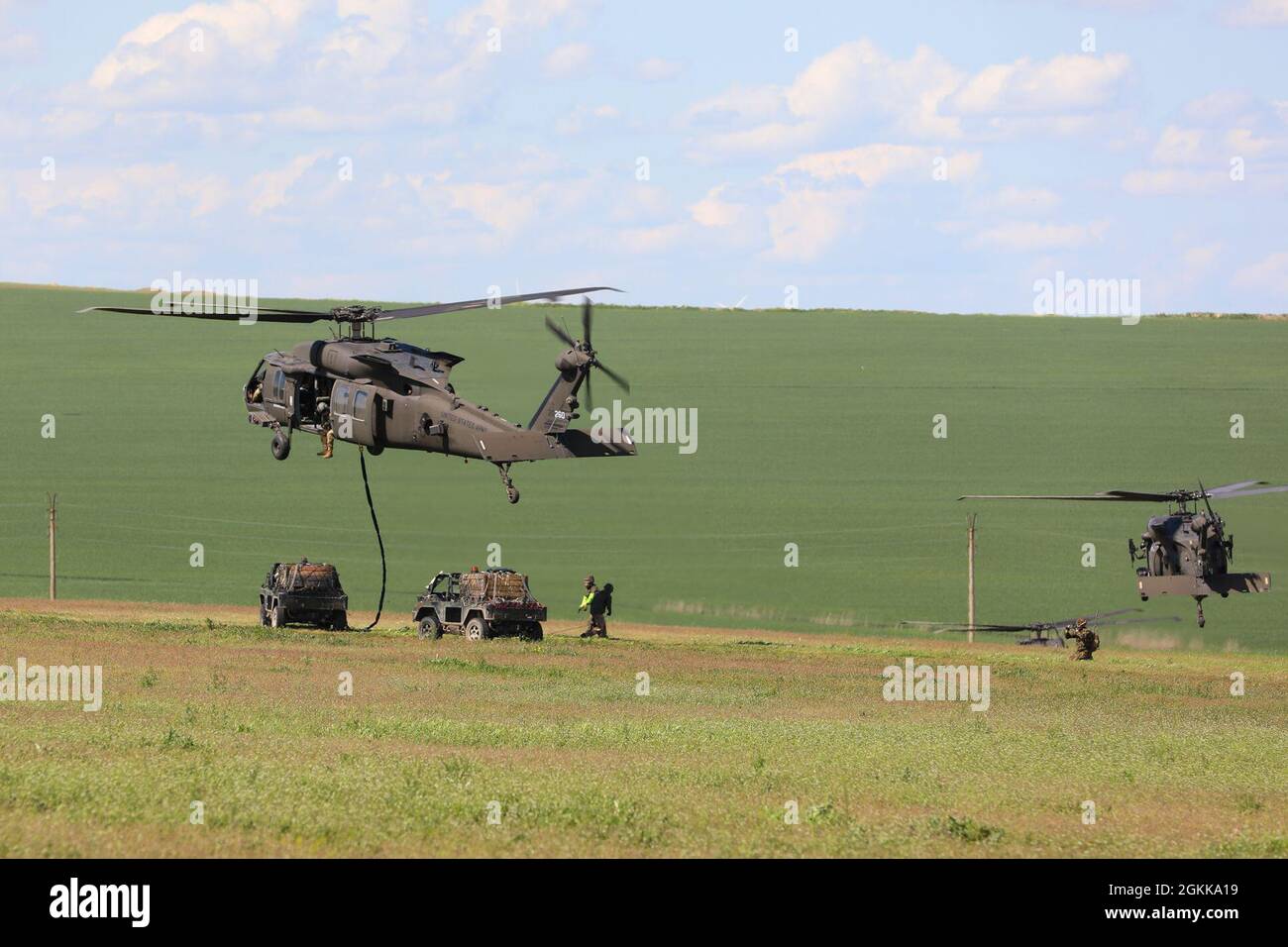 MIHAIL KOGALNICEANU, Romania—A UH-60 Blackhawk prepares to lift a Dutch ...