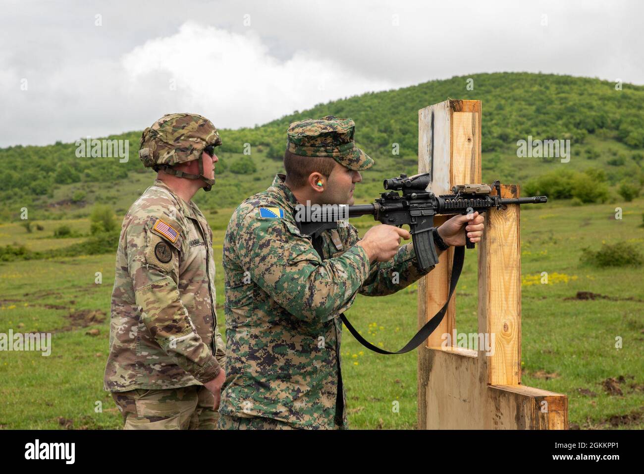 U.S. Army Staff Sgt. Justin Sachariason (left), a Soldier assigned to the Florida Army National Guard’s 2nd Battalion, 124th Infantry Regiment, 53rd Infantry Brigade Combat Team, instructs 1st Lt. Almir Sarač, a Soldier with the Armed Forces of Bosnia and Herzegovina (AFBiH), on how to shoot the M4A1 Carbine rifle at Manjača Training Area, Bosnia and Herzegovina (BiH), May 19, 2021. The 2-124th is in BiH for Immediate Response 21, a training exercise with approximately 500 members of the AFBiH and about 700 U.S. Soldiers working side by side to enhance alliance security while maintaining a bro Stock Photo