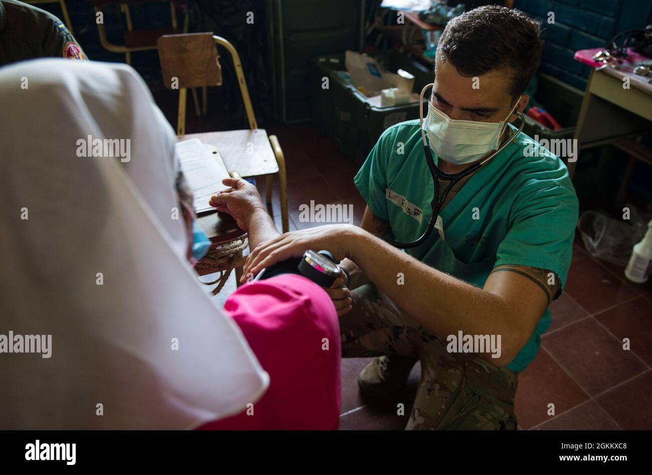 U.S. Army Sgt. Aaron Ellis, a medic with the Medical Element, Joint Task Force-Bravo, Soto Cano Air Base, Honduras, checks a Salvadoran woman’s blood pressure during a medical readiness training exercise for Resolute Sentinel 21 in Jaguey, El Salvador, May 20, 2021. Medical members treated 341 Salvadoran patients through preventative medicine, primary care, dental, and pharmacy services during the exercise. Stock Photo