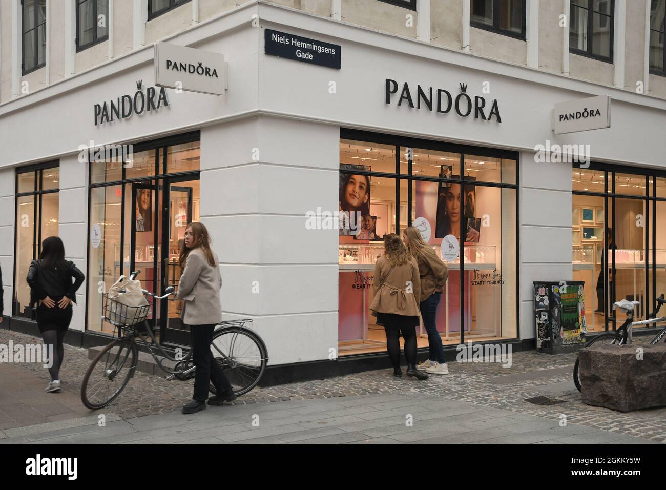 Copenhagen, Denmark.,14 September 2021 /Female window shoppers at Pandora  jewellery store on stroeget capital financial street in Copenhagen. (Pho  Stock Photo - Alamy