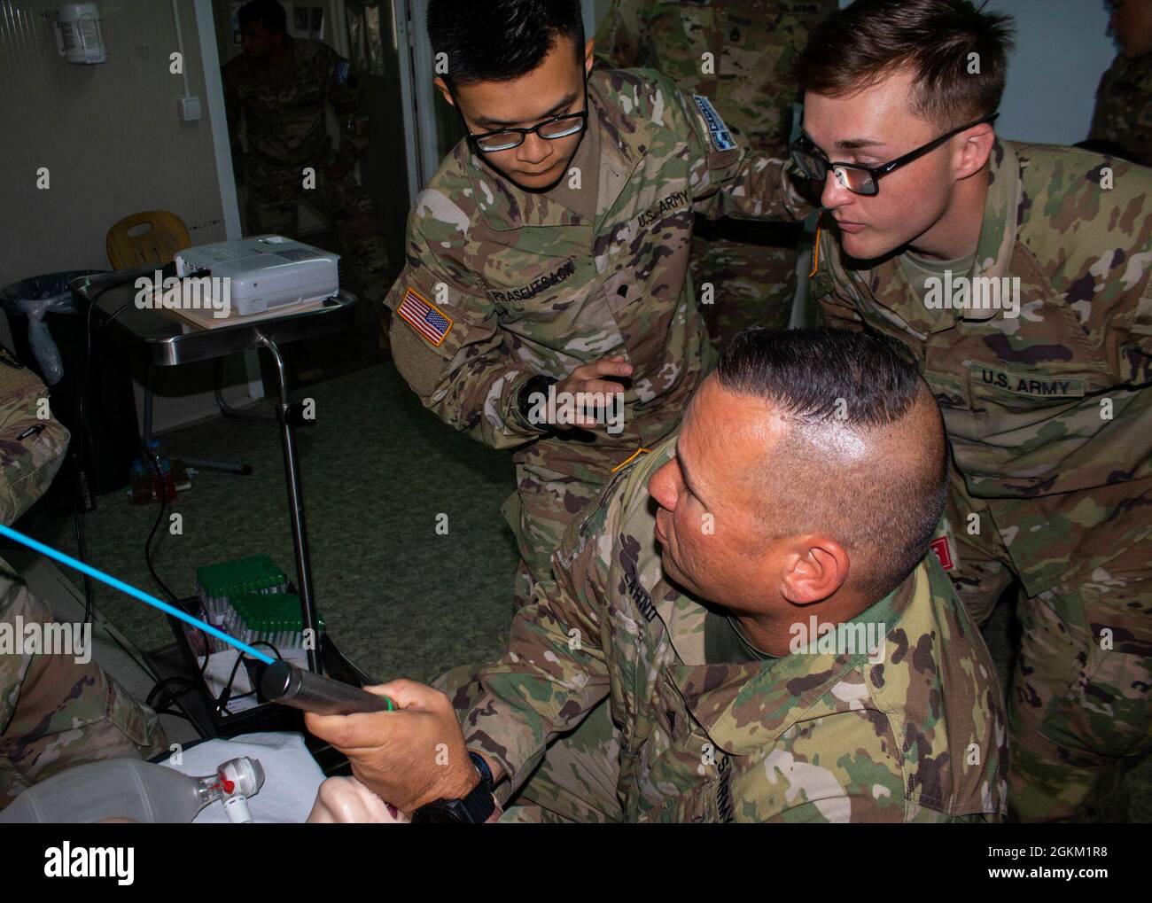 Sgt. Robert Zahnd, a combat medic specialist with Troop B, 1st Squadron, 113th Cavalry Regiment, Iowa Army National Guard, demonstrates how to intubate a manikin’s airway during a medical class at Camp Novo Selo, Kosovo, on May 21, 2021. Zahnd instructed a small class of medics on how to properly intubate patients. Stock Photo