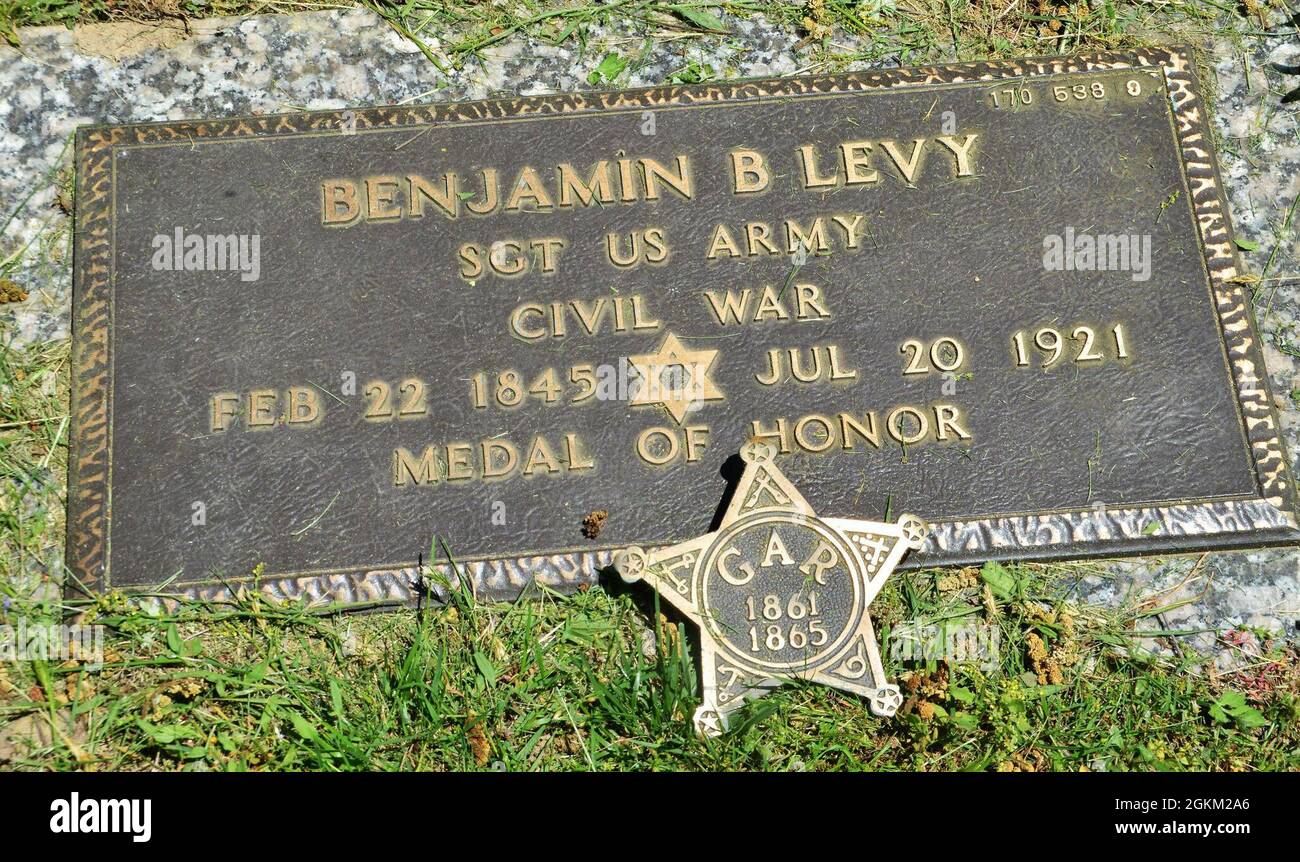 The gravesite of Union Sgt. Benjamin Levy, the first Jewish American to receive the Medal of Honor Medal of Honor for actions in the Civil War while serving with New York’s 1st Volunteer Infantry Regiment, at his burial site at Cypress Hills Cemetery in Brooklyn, N.Y. A New York Army National Guard color guard, Jewish Chaplain and ceremony speaker joined with the Jewish Community Center Association of North America and the Jewish Welfare Board Jewish Chaplains Council to commemorate Levy’s service May 21, 2021. Stock Photo
