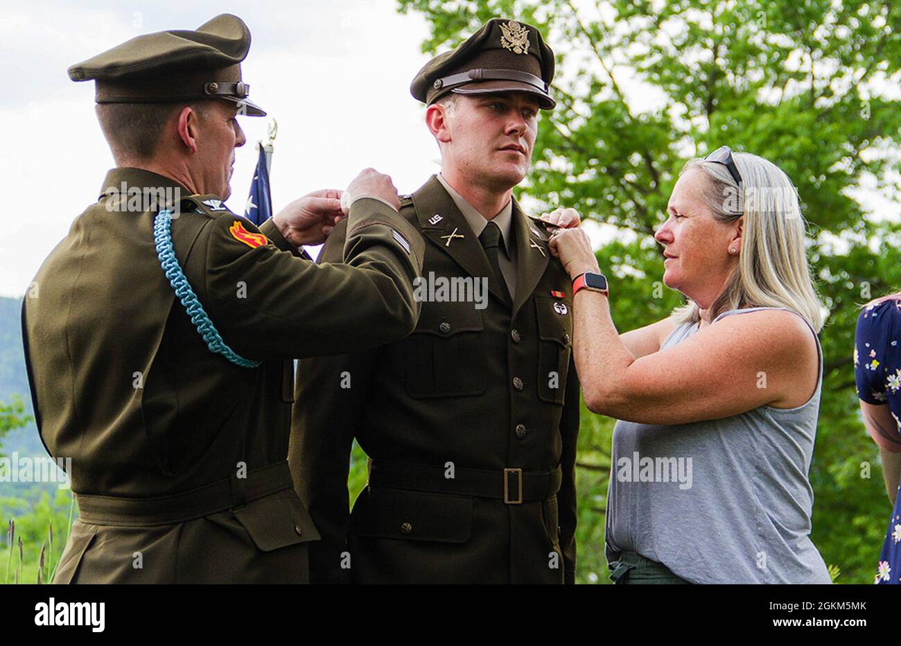 Class of 2021 Cadet and new 2nd Lt. Tully Boylan stands in the center of his parents, Col. Gregory Boylan (left), the executive officer to the Superintendent, and Colleen Boylan (right) as they pin second lieutenant bars on Tully’s shoulders following the 2021 graduation ceremony on Saturday at West Point. Tully commissioning into officership makes him a third generation West Pointer within the Boylan family lineage. He is also a third generation Infantryman, and will be a third generation “Devil in Baggy Pants” in the 504th Parachute Infantry Regiment in the 82nd Airborne Division — a regimen Stock Photo