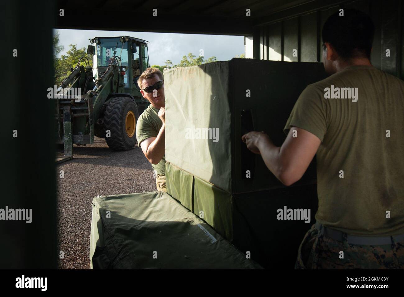 Australian Army Craftsman Benjamin Flavell, left, helps unload a lightweight water purification system during exercise Crocodile Response at Point Fawcett, NT, Australia, May 25, 2021. Using the Marine Corps’ LWPS, Marines and Australian Army soldiers exercised their ability to purify water during a simulated natural disaster. Exercise Crocodile Response tested the ability of MRF-D and the Australian Defence Force to provide disaster relief in the Indo-Pacific region. Stock Photo