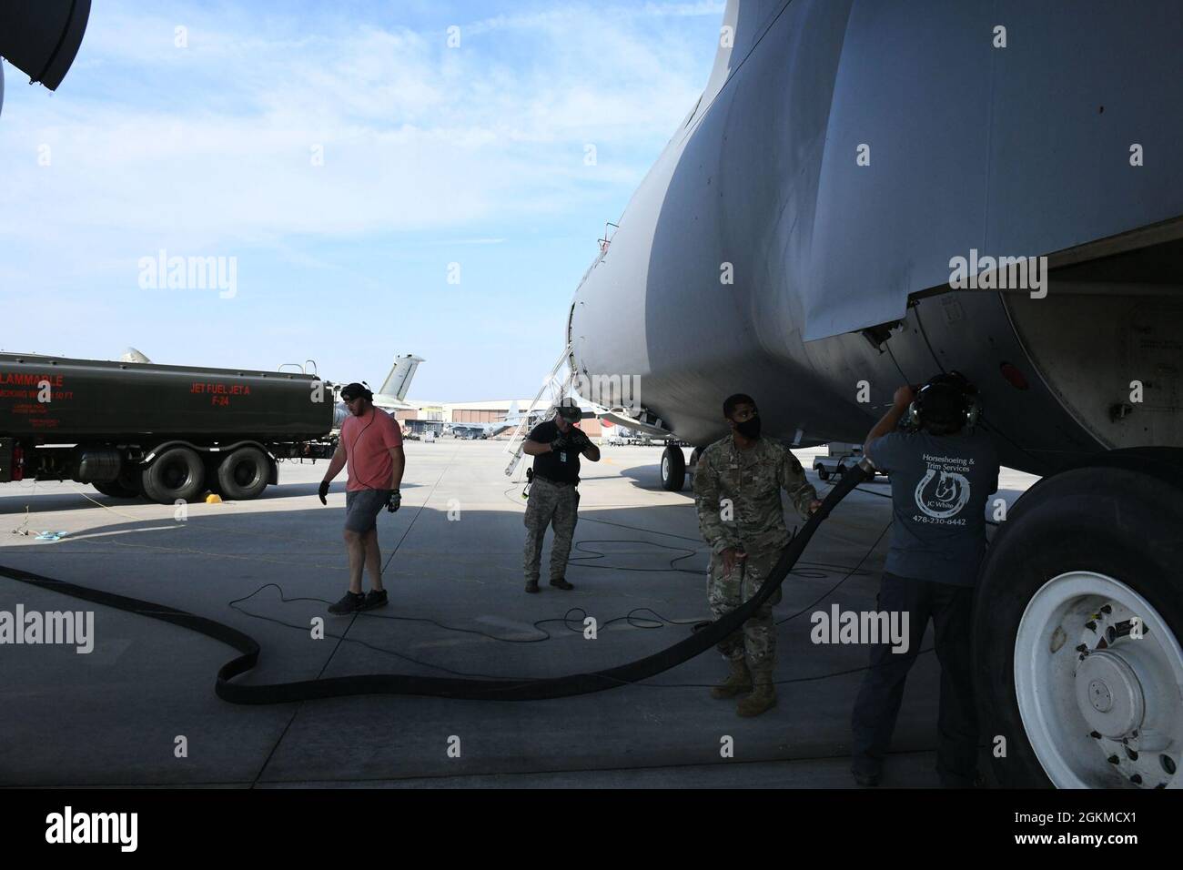 Airman 1st Class Deshawn Carino, 78th Logistics Readiness Squadron Fuels Management Flight Distribution Element distribution operator, and a team of C-5 aircraft functional test mechanics prepare a C-5 Galaxy for defueling operations at Robins Air Force Base, Georgia, May 25, 2021. One defuel truck takes about an hour to remove fuel from an aircraft and return the fuel to bulk storage. Stock Photo