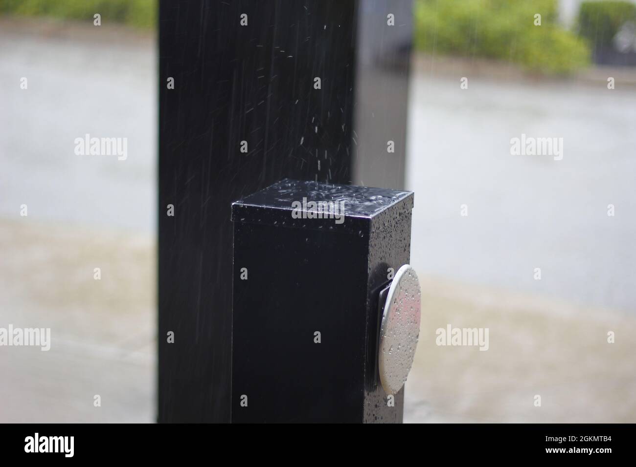 Black drinking fountain splash Stock Photo - Alamy