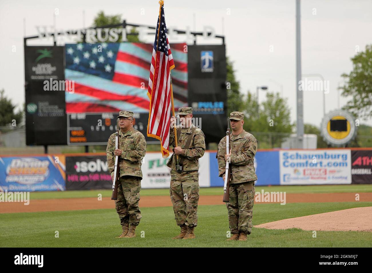 Army Reserve Soldier receives honor at Chicago Cubs MLB Memorial