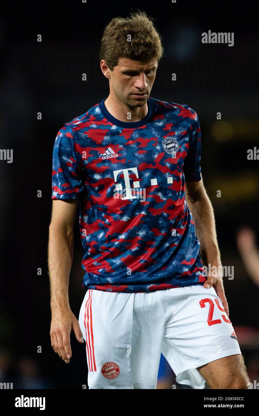 SPAIN, SOCCER, CHAMPIONS LEAGUE, FC BARCELONA VS FC BAYERN MUNICH. FC  Bayern Munchen (25) Thomas Müller warm up during Champions League group  phase match between FC Barcelona and FC Bayern Munich in