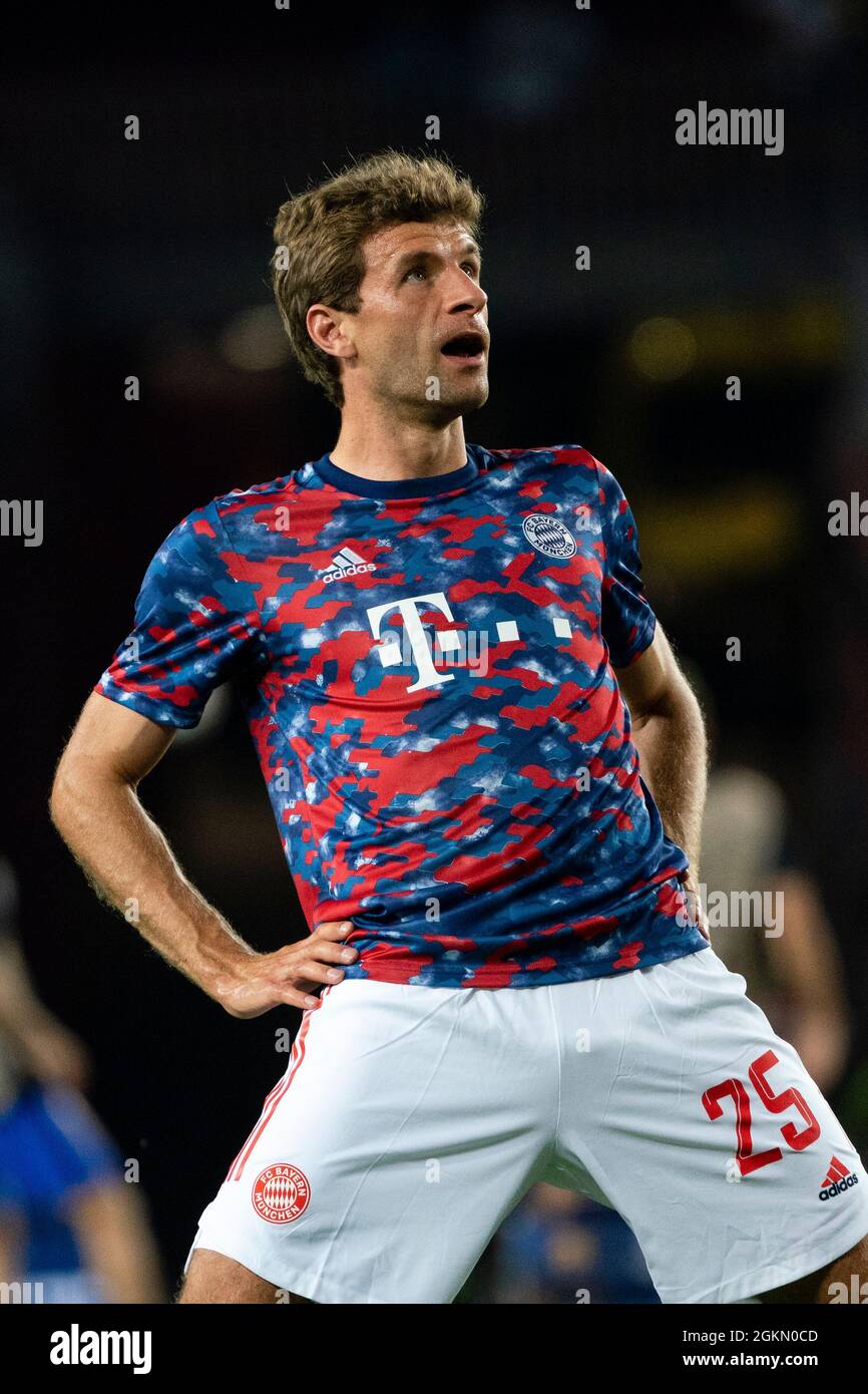 SPAIN, SOCCER, CHAMPIONS LEAGUE, FC BARCELONA VS FC BAYERN MUNICH. FC  Bayern Munchen (25) Thomas Müller warm up during Champions League group  phase match between FC Barcelona and FC Bayern Munich in