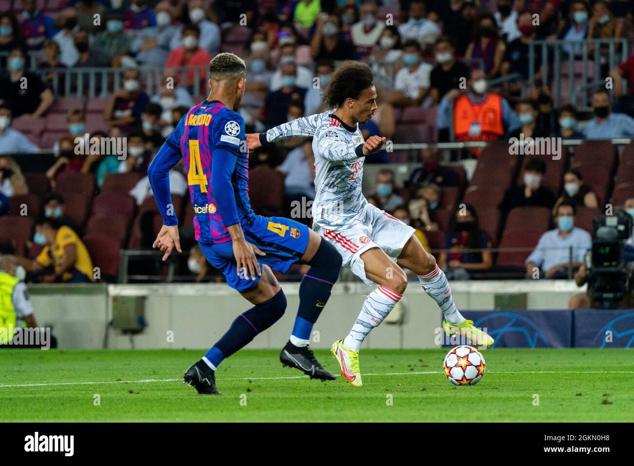 SPAIN, SOCCER, CHAMPIONS LEAGUE, FC BARCELONA VS FC BAYERN MUNICH.  FC Bayern Munchen (10) Leroy Sané vies with (4) Ronald Araujo during Champions League group phase match between FC Barcelona and  FC Bayern Munich in Camp Nou, Barcelona, Spain, on September 14, 2021.  © Joan Gosa 2021 Stock Photo