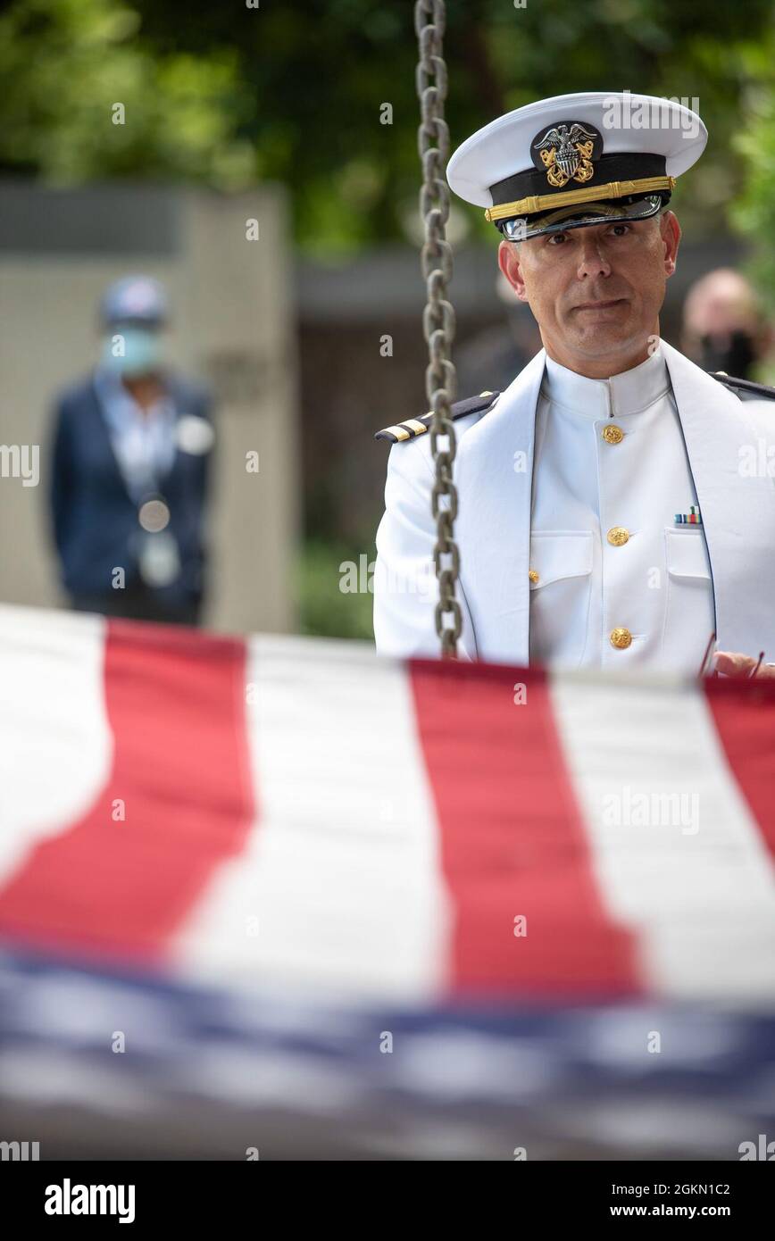 A chaplain assigned to Navy Region Hawaii presides over a funeral for U.S. Navy Gunner’s Mate 3rd Class Shelby Treadway, 25, of Manchester, Kentucky, at the National Memorial Cemetery of the Pacific, Honolulu, Hawaii, June 2, 2021. Treadway was assigned to the USS Oklahoma, which sustained fire from Japanese aircraft and multiple torpedo hits causing the ship to capsize and resulted in the deaths of more than 400 crew members on Dec. 7, 1941, at Ford Island, Pearl Harbor. Treadway was recently identified through DNA analysis by the DPAA forensic laboratory and laid to rest with full military h Stock Photo