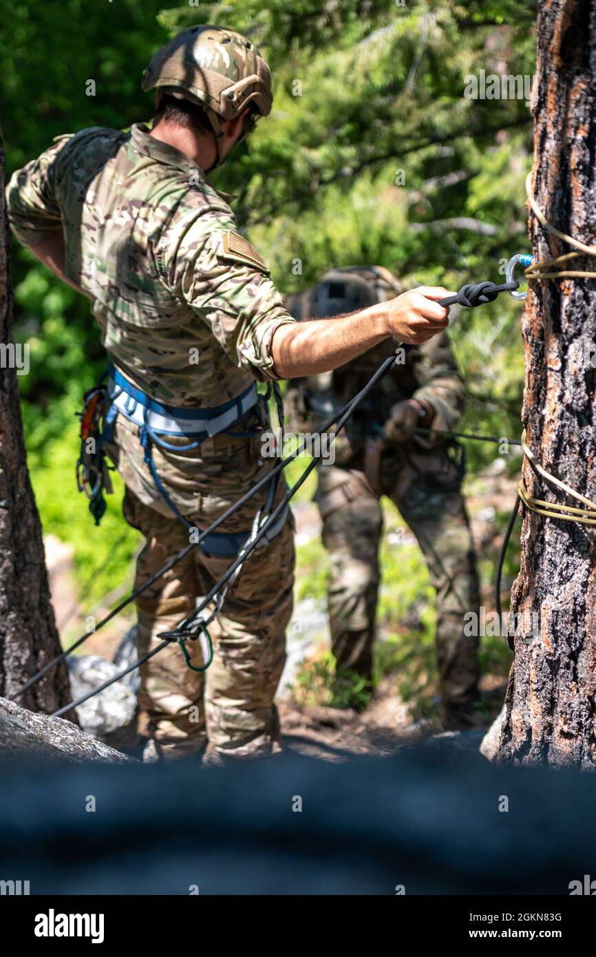 Special warfare tactical air control party Airmen from the 124th Air ...