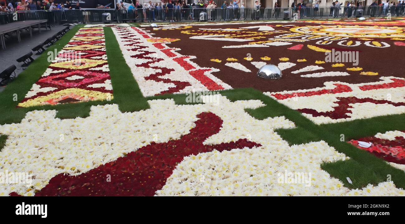 Brüssel - Grand Place - Herz und Bühne der Stadt (Blumenteppich 2018) Stock Photo