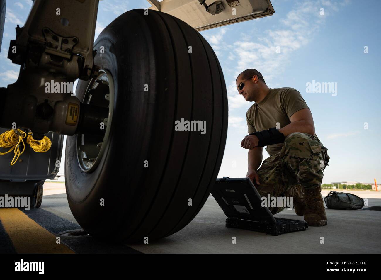 Tire inspections hi-res stock photography and images - Alamy