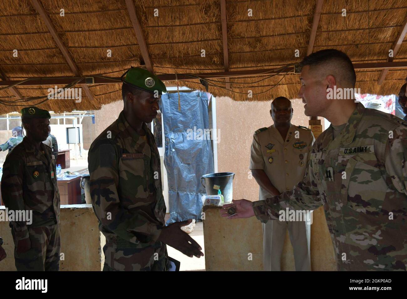 Page 36 - Right Left U S Army Sgt High Resolution Stock Photography and  Images - Alamy