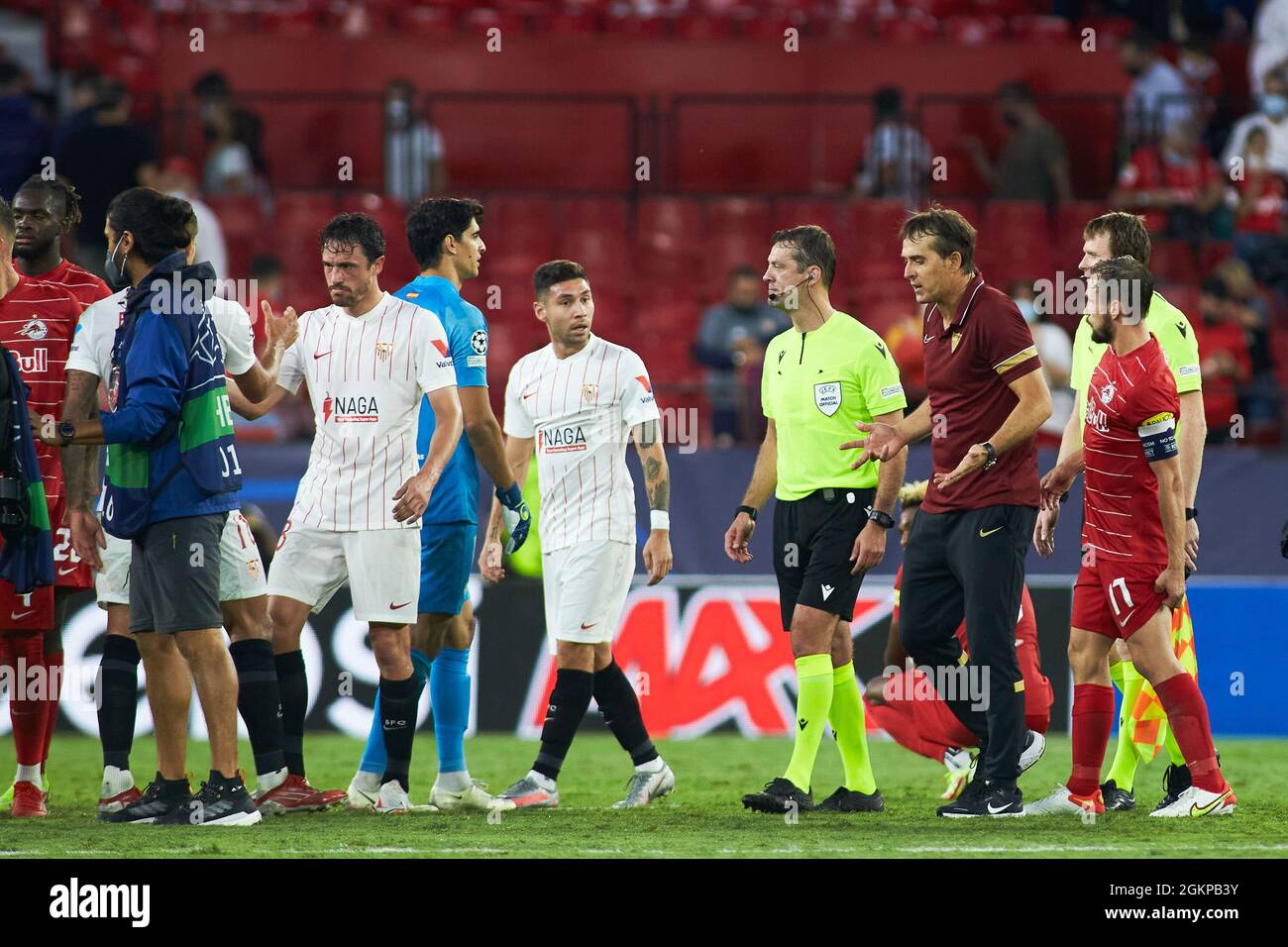 Julen Lopetegui, head coach of Sevilla, protests to referee during the UEFA Champions League, Group G, football match played between Sevilla FC and RB Salzburg at Ramon Sanchez-Pizjuan stadium on September 14, 2021, in Sevilla, Spain - Photo Joaquin Corchero / Spain DPPI / DPPI Stock Photo
