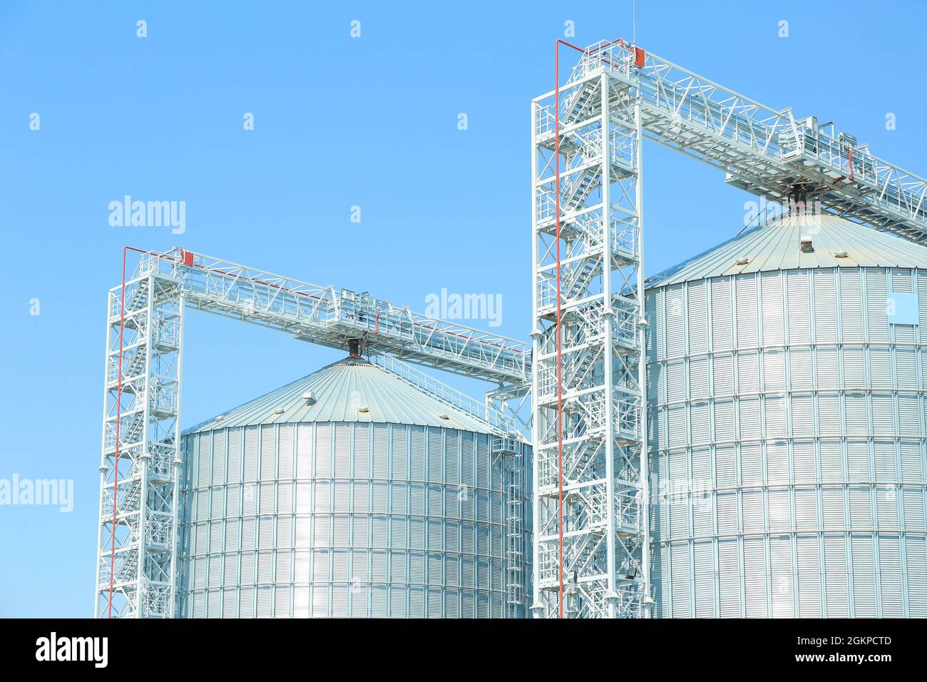 Modern grain elevator Stock Photo - Alamy