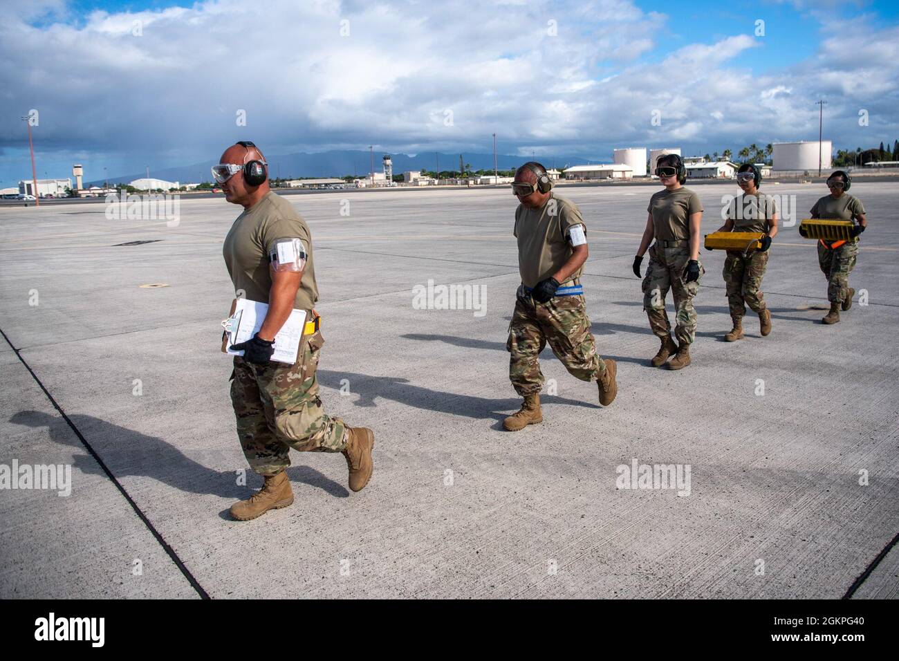 Personnel from the 48th Aerial Port Squadron participate in an Engine Running Onload/Offload (ERO) exercise to  start while at Joint Base Pearl-Harbor-Hickam June 13, 2021. Participating in an ERO enhances the capabilities and  helps identify best practices to improve wartime. Stock Photo