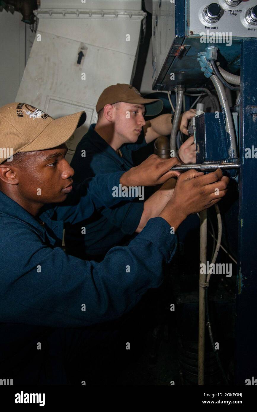 210614NDW1581016 SOUTH CHINA SEA (June 14, 2021) Machinist’s Mate