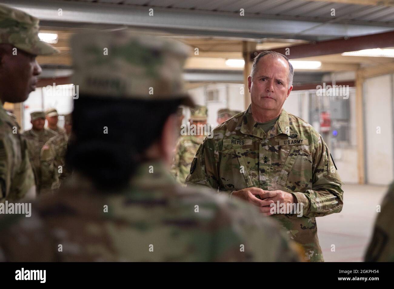 Maj. Gen. José Reyes, the adjutant general, Puerto Rico National Guard, conducts an after action review with Soldiers during his visit at the National Training Center, Fort Irwin, California, June 14, 2021. Reyes visited Soldiers of the 191st RSG supporting the 155th Armored Brigade Combat Team, Mississippi Army National Guard, during their training rotation at NTC. Stock Photo