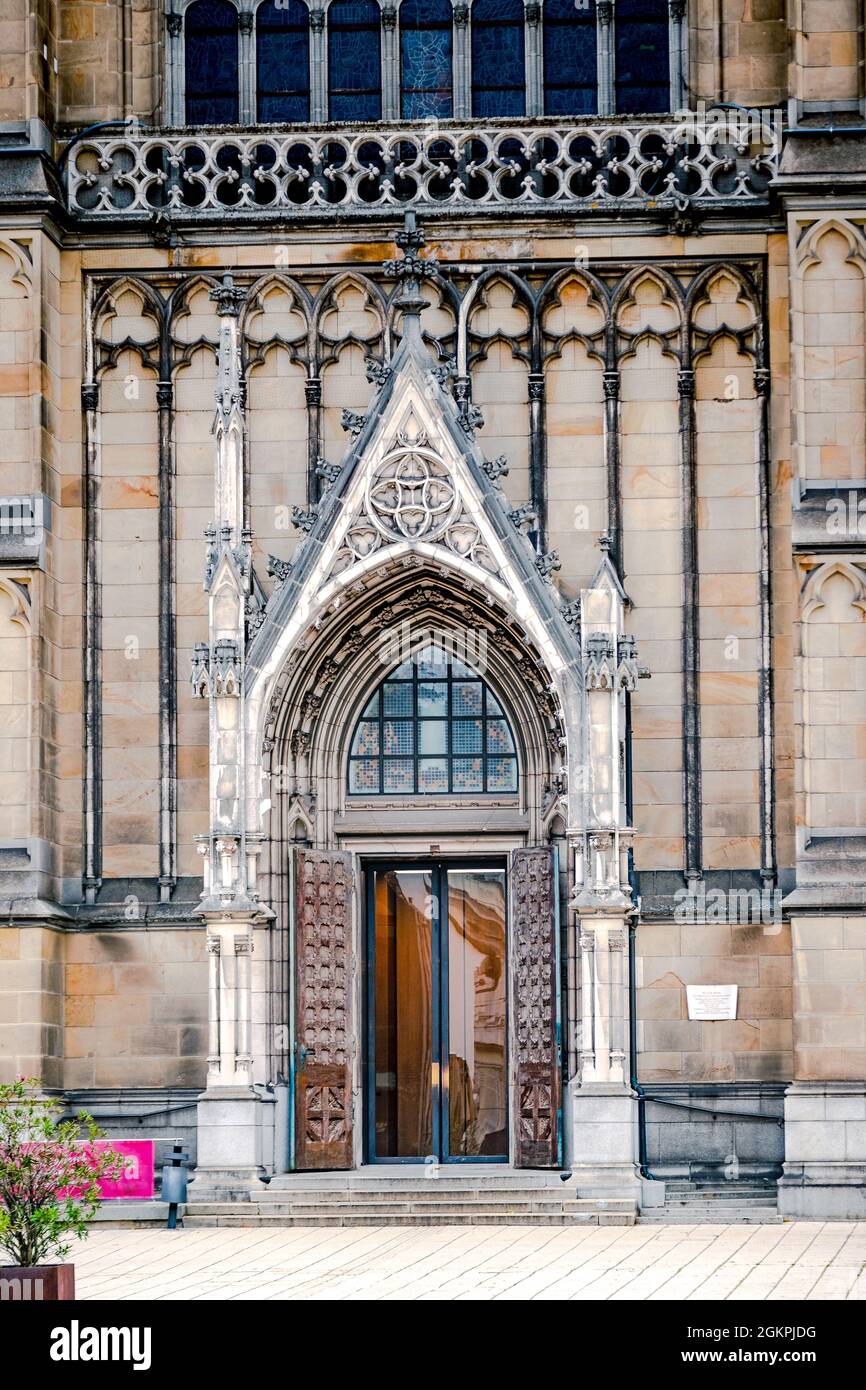 Old cathedral linz hi-res stock photography and images - Alamy