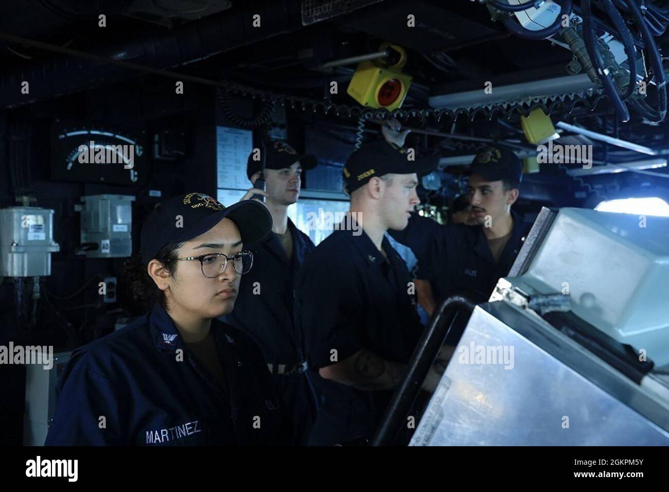 210703-N-LJ478-1002 PACIFIC OCEAN(July 3, 2021) Gas Turbine Systems Technician Electrical 3rd Class Krystal Martinez controls the throttle as lee helmsman during a sea and anchor evolution aboard the Arleigh Burke-class destroyer USS Michael Murphy (DDG 112) July 3, 2021. Michael Murphy is conducting routine operations underway in the U.S. 3rd Fleet area of operations. Stock Photo