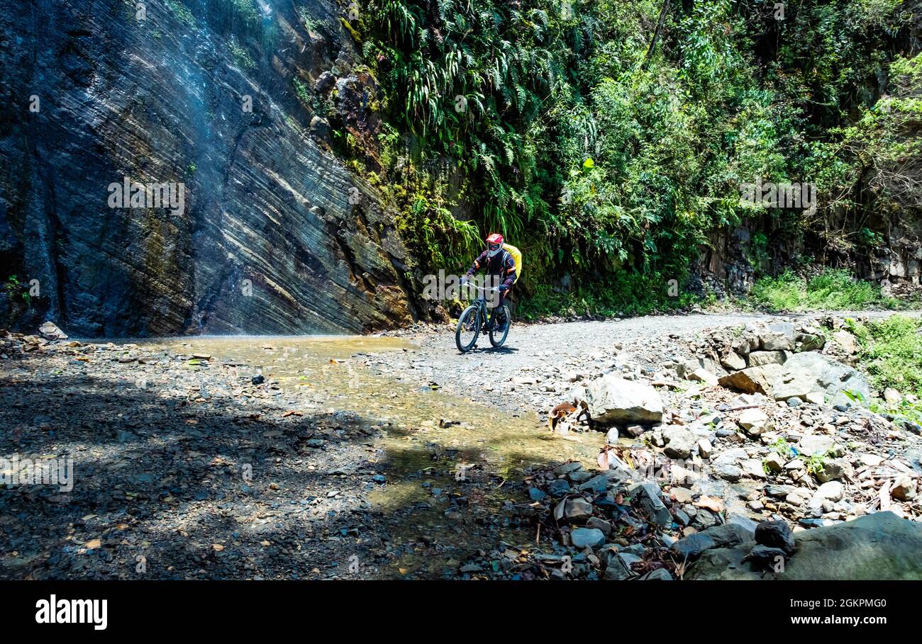Bike dangerous road bolivia hi-res stock photography and images - Alamy