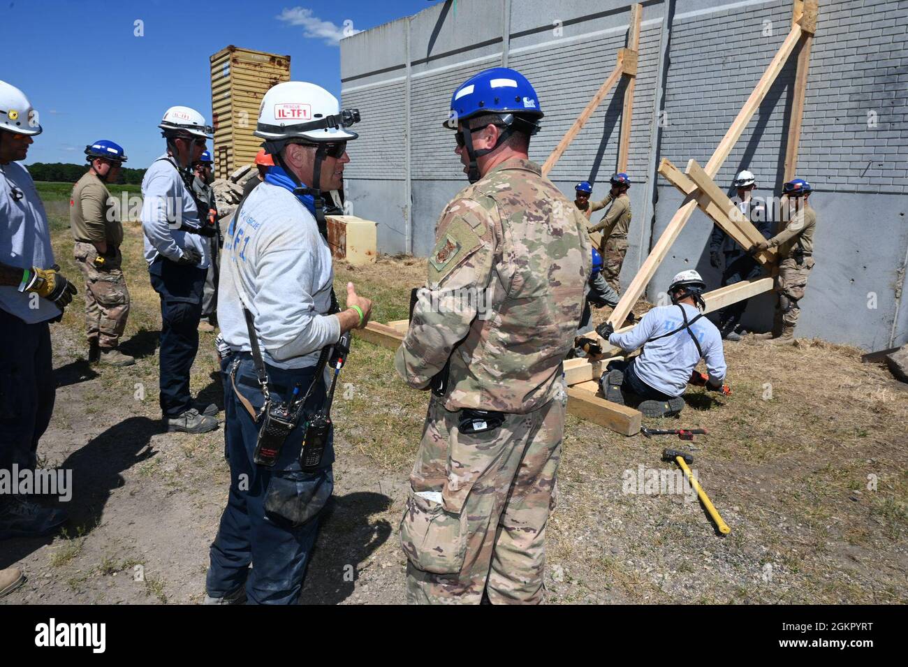 Earthquake bracing hi-res stock photography and images - Alamy