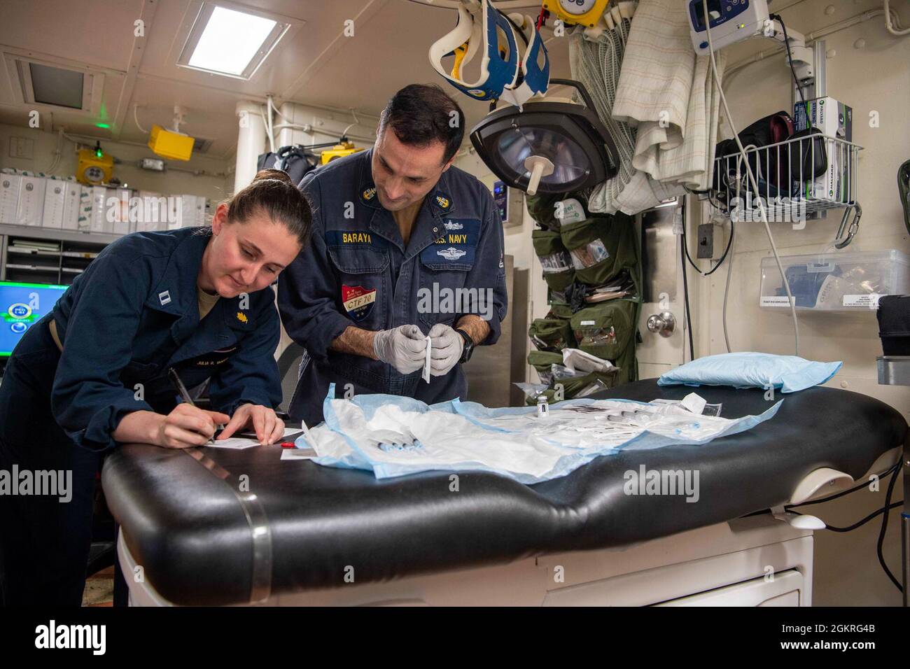 210621-N-JW440-4017 BAY OF BENGAL (June 21, 2021) Lt. Julia Vandrak, a Physician’s Assistant from Pittsburgh, Pa., assigned to USS Ronald Reagan (CVN 76) and Senior Chief Hospital Corpsman Andres Baraya, from Naples, Fla., assigned to Commander Task Force (CTF) 70 prepare COVID-19 vaccinations for distribution aboard the Ticonderoga-class guided-missile cruiser USS Shiloh (CG 67). Shiloh is attached to Commander, Task Force 70/Carrier Strike Group 5 conducting underway operations in support of a free and open Indo-Pacific. Stock Photo