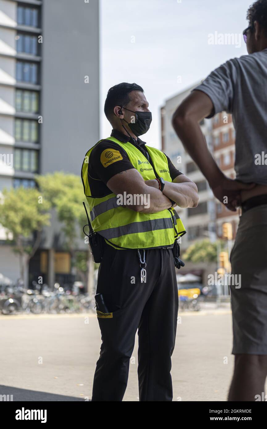BARCELONA, SPAIN - Aug 25, 2021: A PROSEGUR security agent guarding the  train station Stock Photo - Alamy