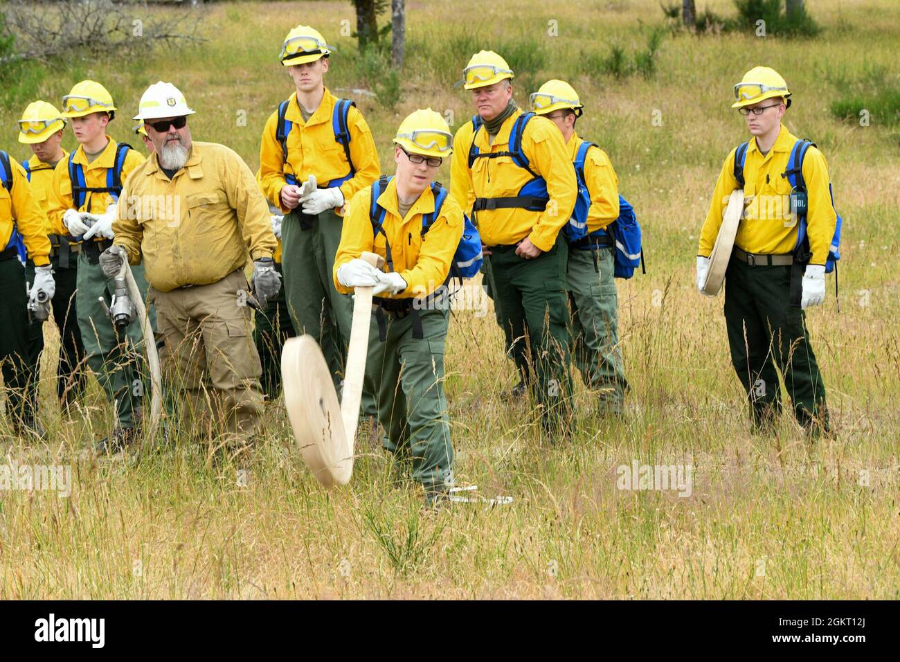 Oregon National Guard Citizen-Soldiers and Airmen train with a fire ...