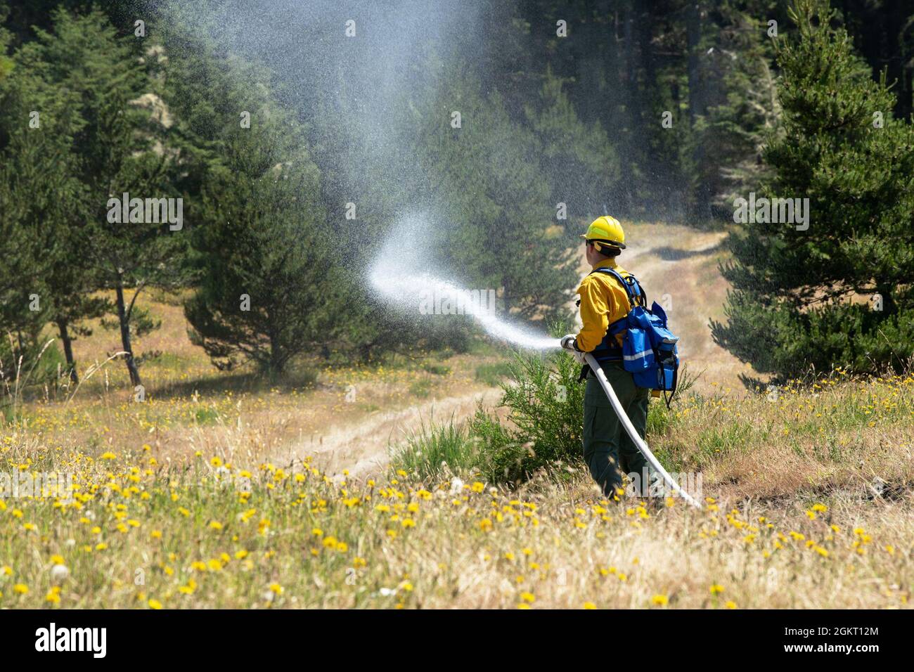 Oregon National Guard Citizen-Soldiers and Airmen train with a fire ...