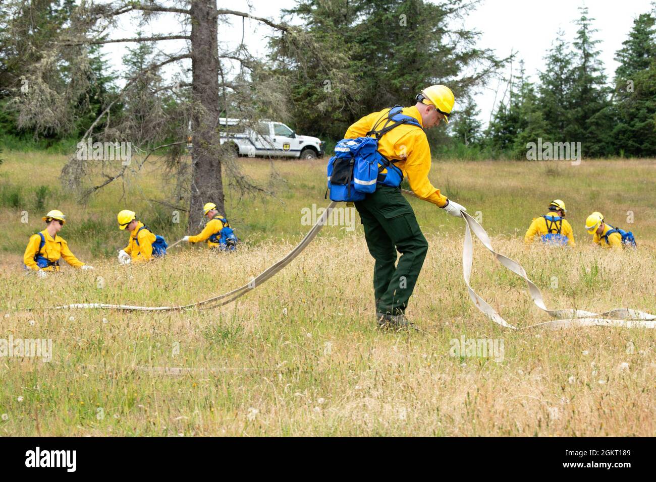 Oregon National Guard Citizen-Soldiers and Airmen train with a fire ...