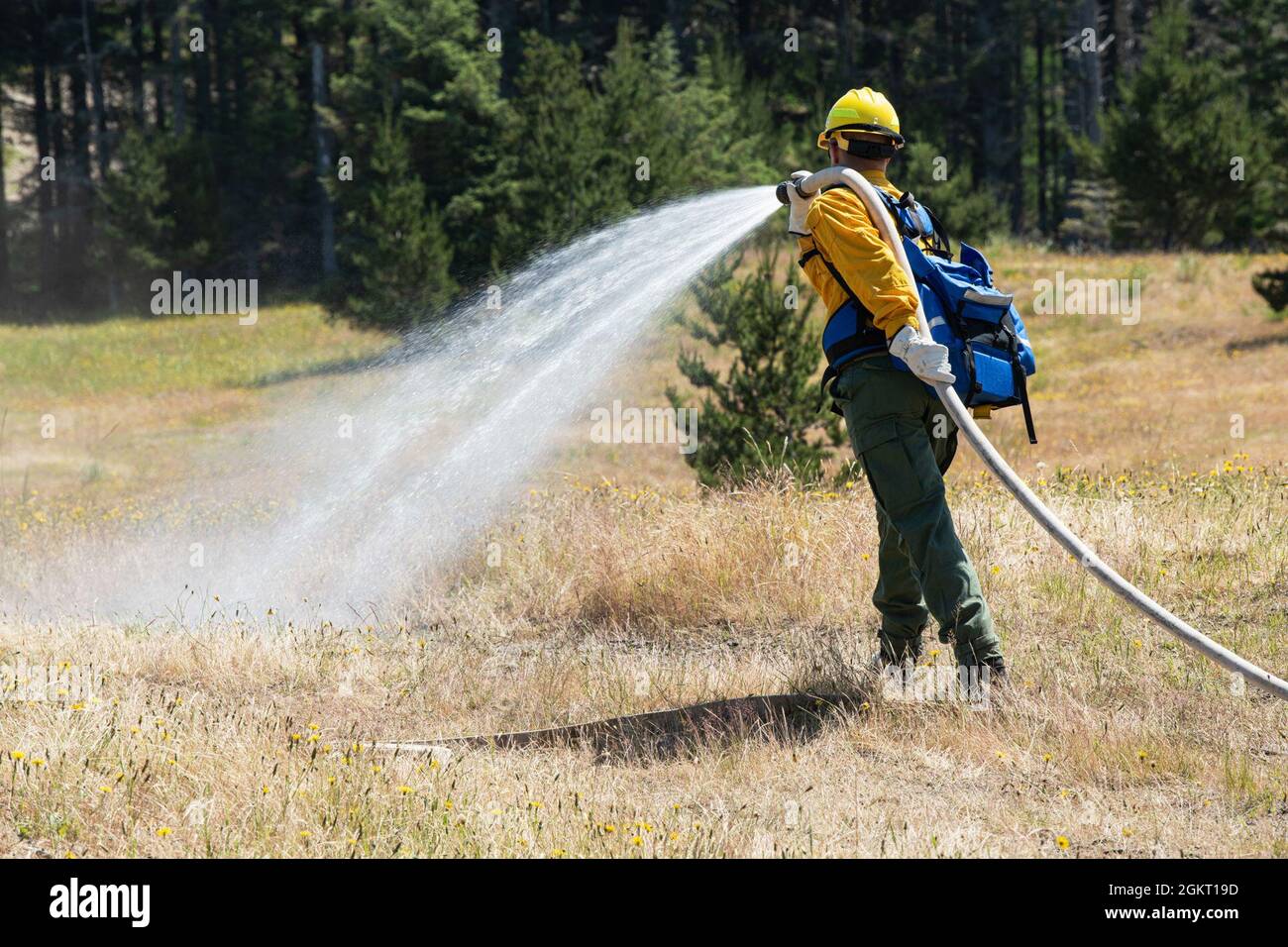 Oregon National Guard Citizen-Soldiers and Airmen train with a fire ...